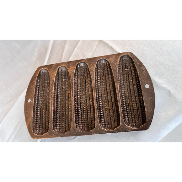 Vintage Lodge Cast Iron 527C2 - 5 Stick Corn Cob Cornbread Muffin Mold Pan 1960s - Picture 4 of 12